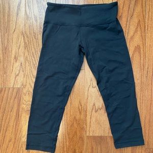 Lulu Lemon Capri Leggings, Size 6